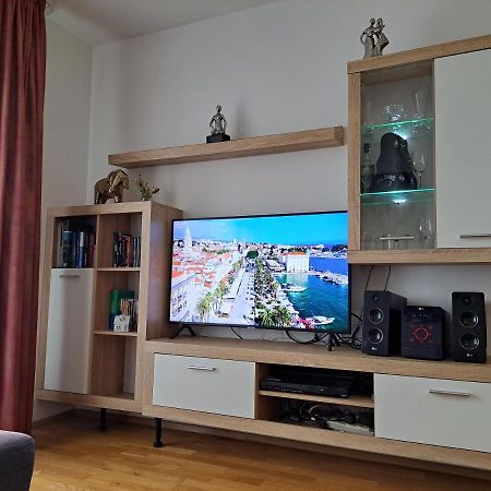 Mariposa, Apartment With Balcony, Private Parking In The Garage, Near The Biggest Shopping Center Mall Of Split Kültér fotó