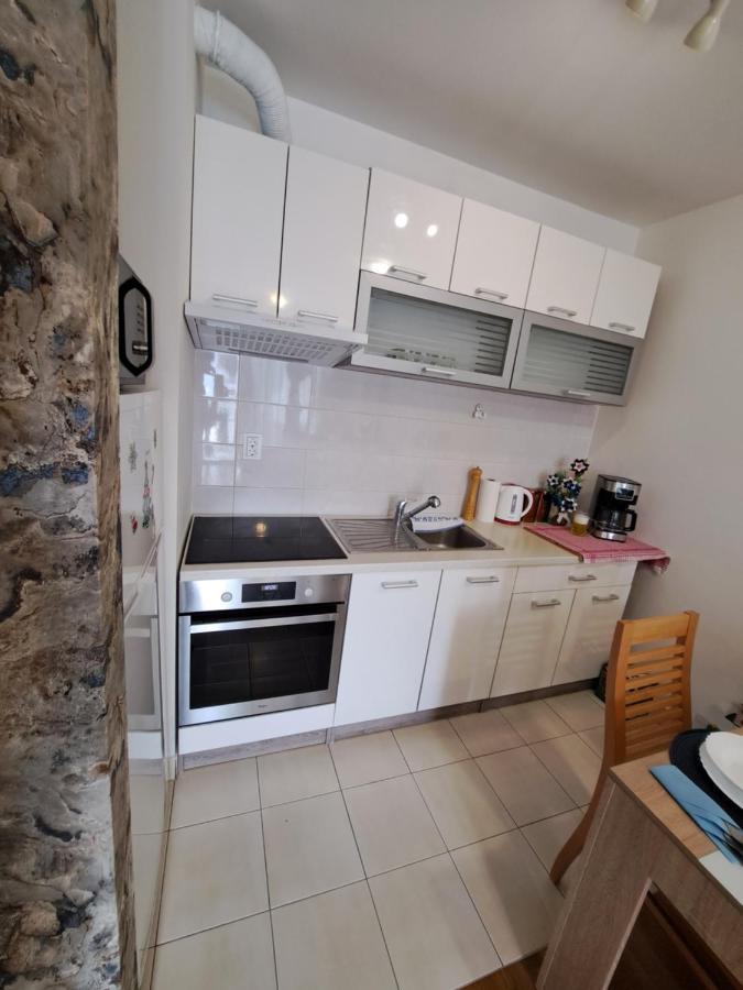 Mariposa, Apartment With Balcony, Private Parking In The Garage, Near The Biggest Shopping Center Mall Of Split Kültér fotó