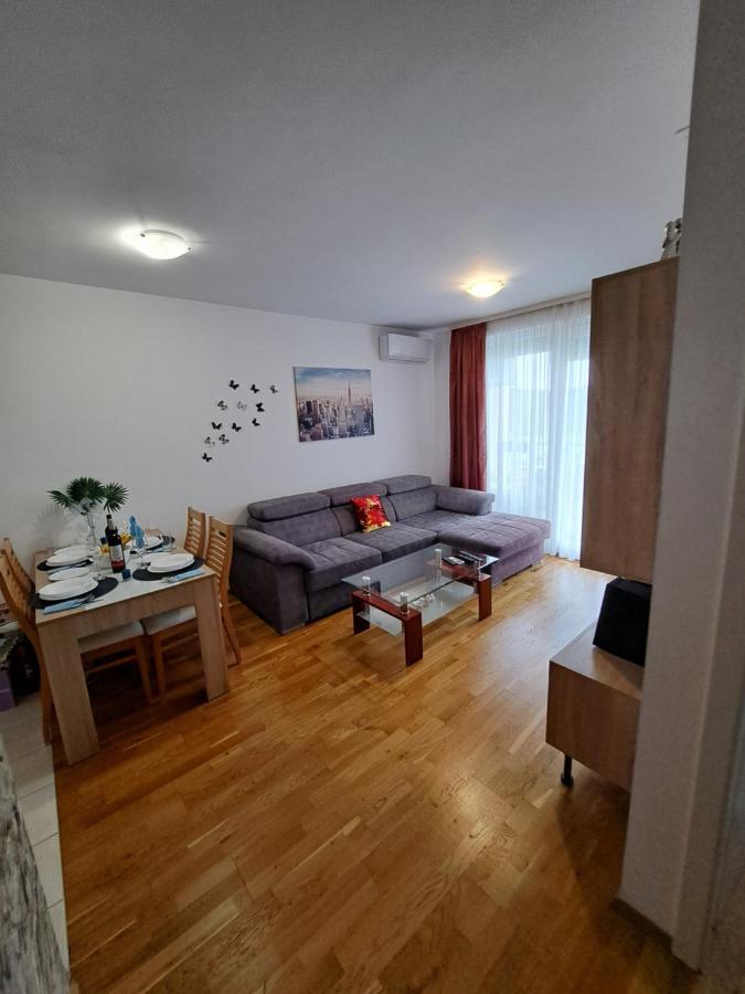 Mariposa, Apartment With Balcony, Private Parking In The Garage, Near The Biggest Shopping Center Mall Of Split Kültér fotó