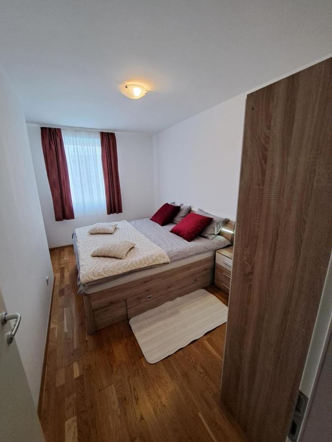 Mariposa, Apartment With Balcony, Private Parking In The Garage, Near The Biggest Shopping Center Mall Of Split Kültér fotó