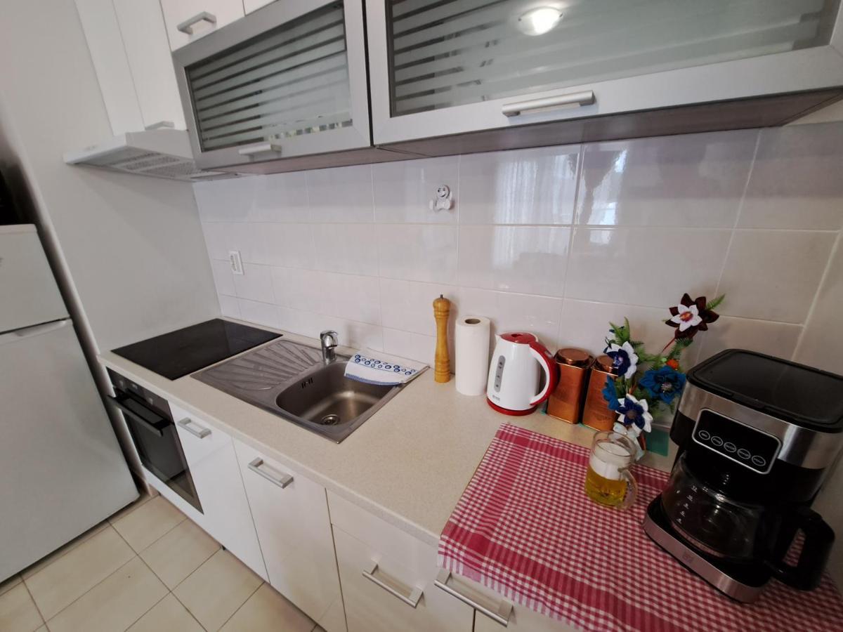 Mariposa, Apartment With Balcony, Private Parking In The Garage, Near The Biggest Shopping Center Mall Of Split Kültér fotó