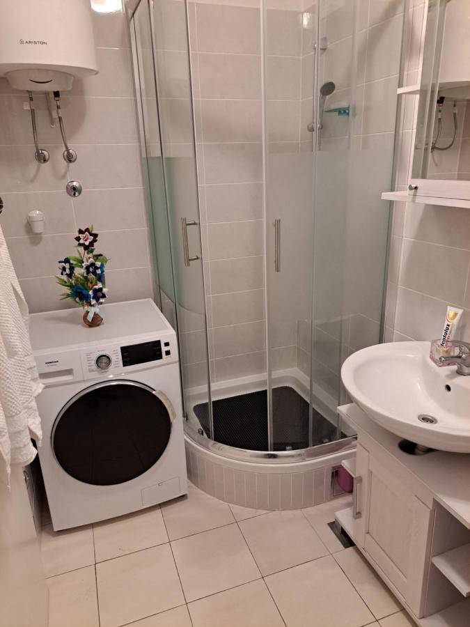 Mariposa, Apartment With Balcony, Private Parking In The Garage, Near The Biggest Shopping Center Mall Of Split Kültér fotó